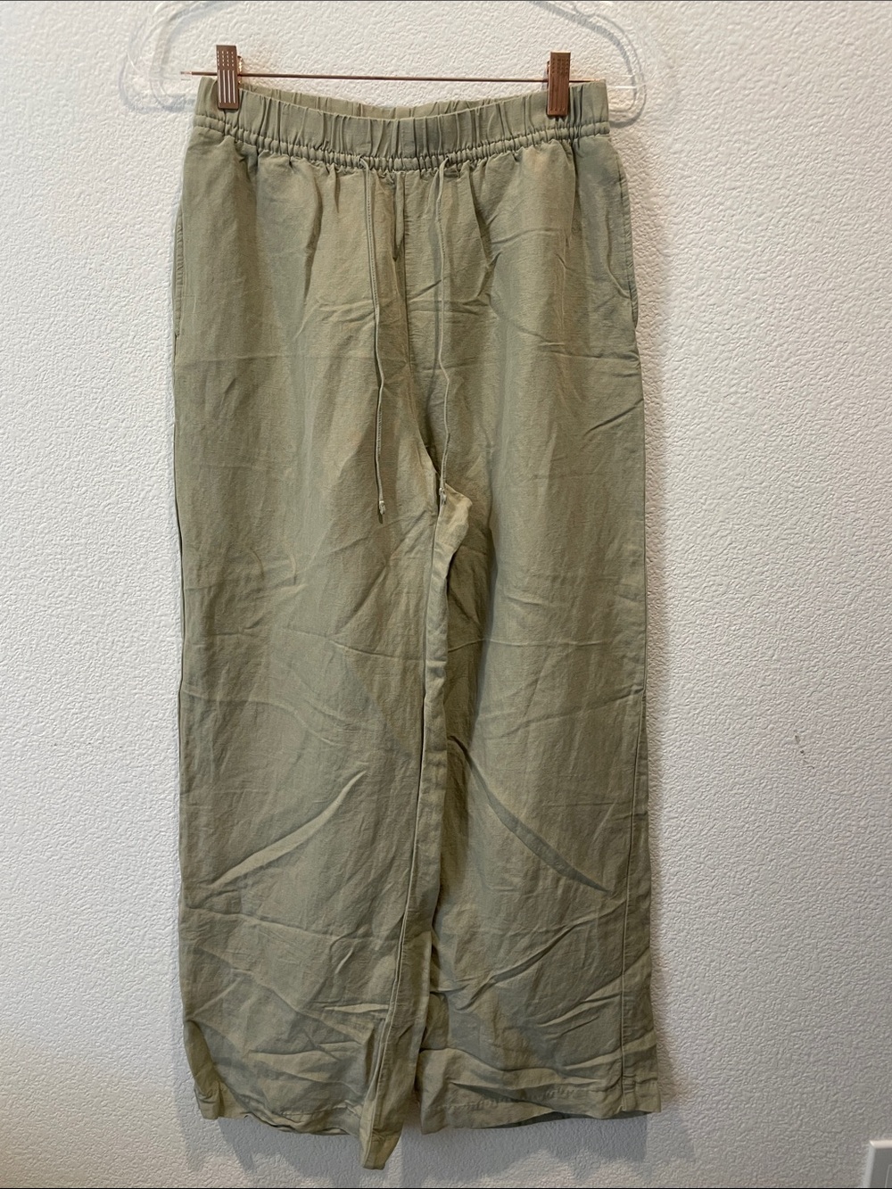 H&M Wide-Leg Drawstring Pants in Sage Green - Women - Picture 3 of 6